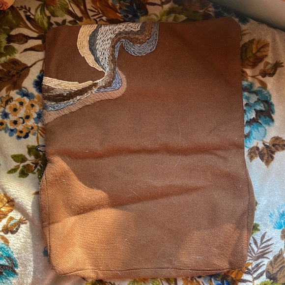 Vintage handmade embroidered snap closure clutch - Picture 4 of 6